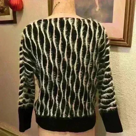 Sisters Black and White Eyelash Sweater Size XL - Picture 7 of 10